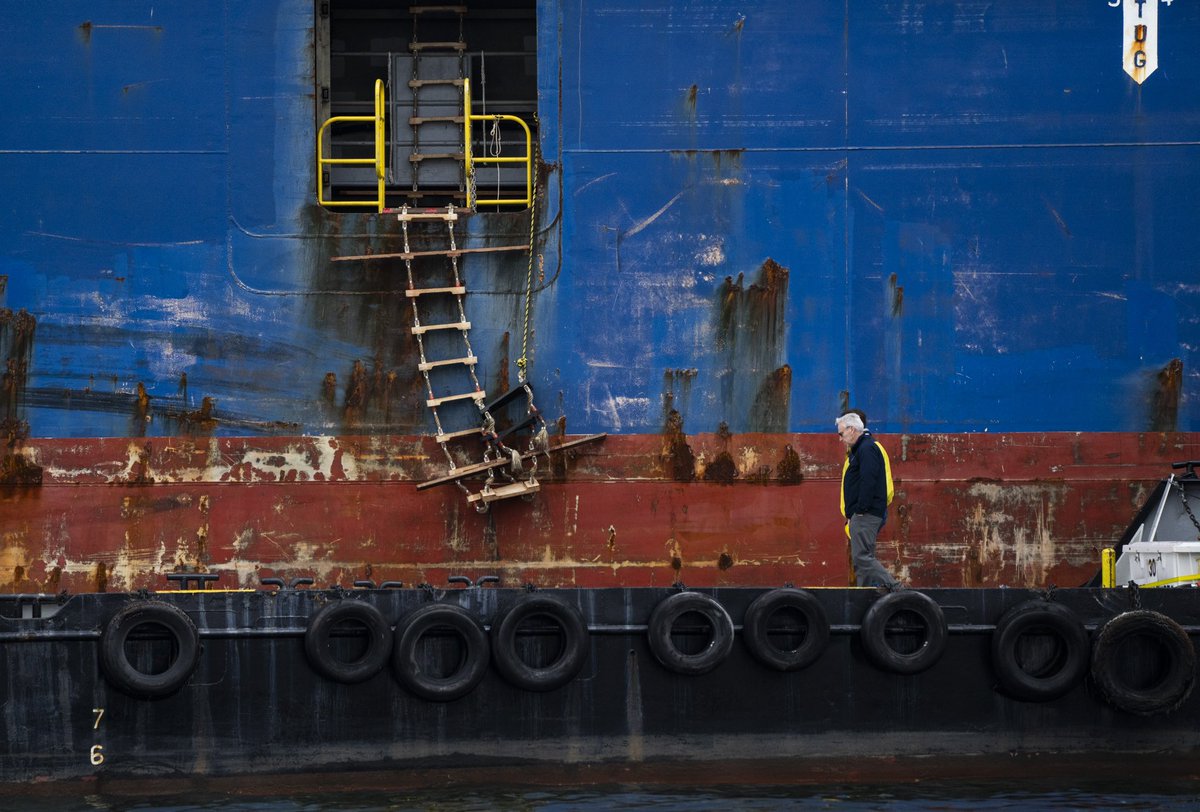 Get a closer look at what’s left of the Key Bridge, wrapped around the container ship Dali. thebaltimorebanner.com/community/tran…