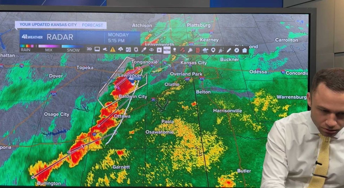 LIVE | KSHB 41’s @WesWeather is getting into the details of tonight’s storms. Watch: kshb.com/news/local-new…