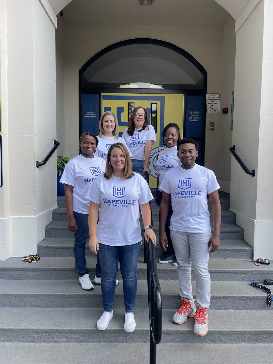 DrCSLPadgett's tweet photo. Happy Assistant Principal Week to a great AP! I know we are on spring break and it’s all good because we will celebrate you in person next week. We appreciate you for making sure @hapevillehawks is #WhereTheMagicHappens @kellymastro @DrTamaraCandis https://t.co/z0e6OK9IIB
