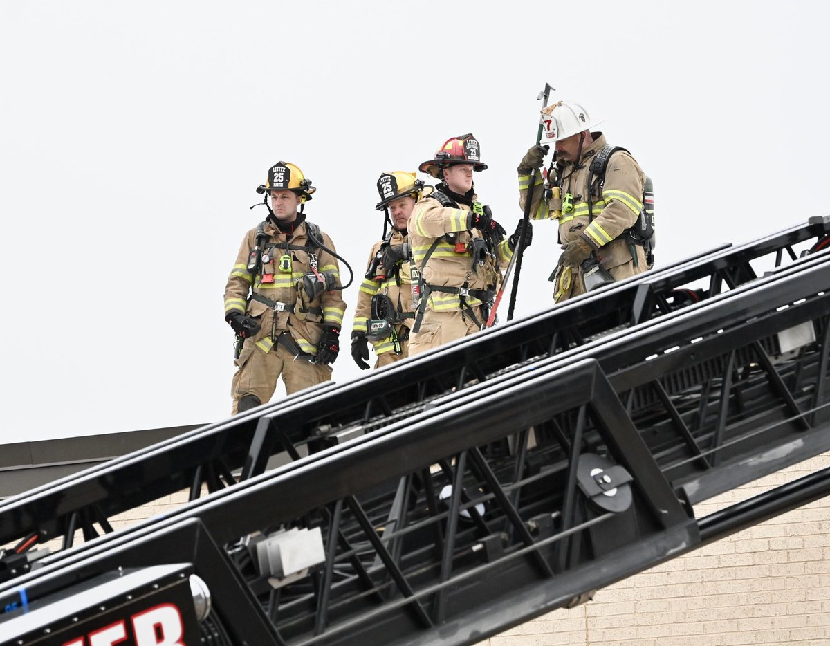 BlaineShahanLNP's tweet photo. Firefighters have fire under control at Manheim Township High School. @LancasterOnline https://t.co/9BTGVr1M8P