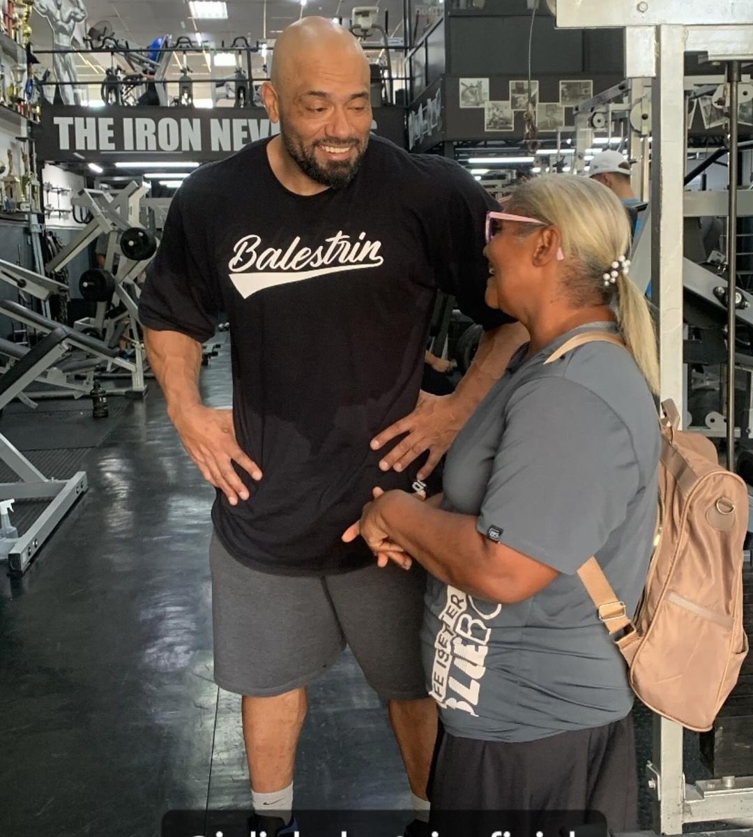 pivetemaromba's tweet image. 🚨IRMÃ MARLUCE fazendo LEVANTAMENTO TERRA com JÚLIO BALESTRIN na GERSON
DORIA, 61 anos de muita GARRA e FÉ.