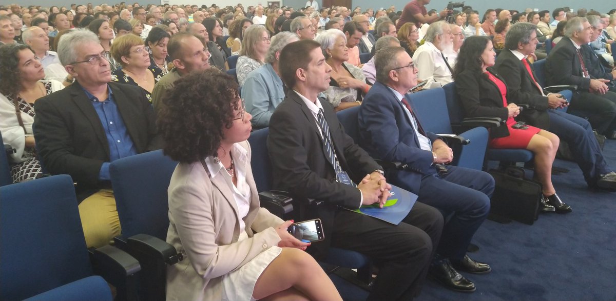 BIOCENCU's tweet photo. El Dr.C. Santiago Dueñas, Director de Ciencia e Innovación de @BioCubaFarma ofrece las palabras de bienvenida a #BioHabana2024. https://t.co/5EJZrNw62x