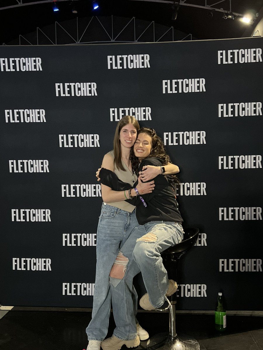 findingGiada's tweet image. finally reunited with @findingfletcher  can’t even find the words to express how i feel right know. what a night. thank you for your kindness and for remembering me. i love you so much 🤍 until next time