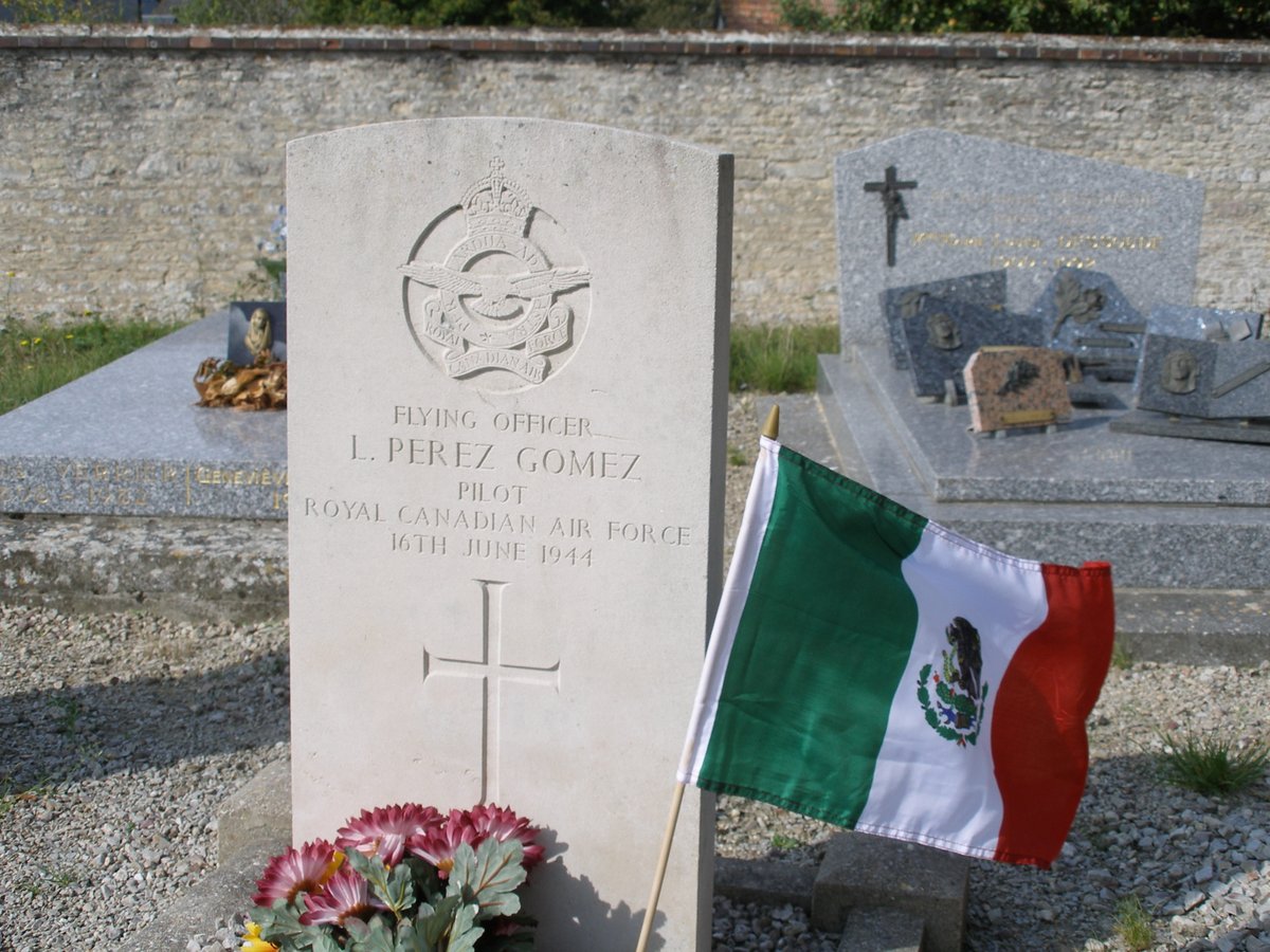 #SabíasQue el tapatío Luis Pérez Gómez formó parte de la Real Fuerza Aérea Canadiense durante la Segunda Guerra Mundial y ganó tres medallas por su valentía? Conoce su historia👉 youtube.com/watch?v=5WD9e1… #RCAF100 #CanadáRecuerda 🇨🇦🇲🇽