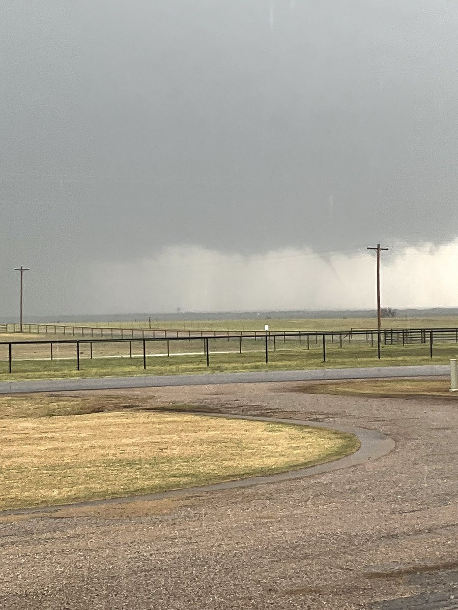 Code4Volts's tweet image. Bottom right…..interesting “rope” hanging down SSE of Kingfisher.  @LaceySwope @CassieHeiter