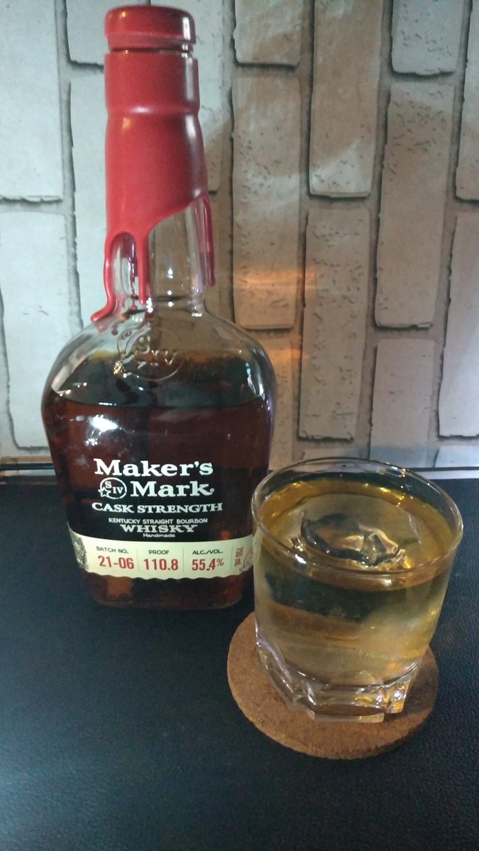 9639ryo's tweet photo. 日曜日の夜も #American #Bourbon #Corn
#BENCHMARK HBから #KNOBCREEK9 #MakersMarkCaskStrength #MellowCorn
最近は、HBは40%なら45mlワンショットにしてします😅
1番好きな飲み方が「ロック」なので40%だと少し飲み応えが…💦 所持ボトルの半数以上が45%オーバーに成ってきた今日この頃。 https://t.co/NbHONcWH2m