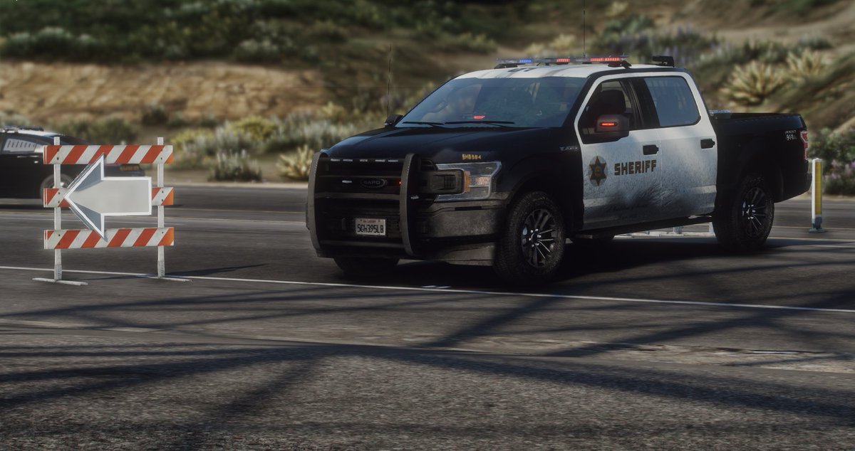 Buenas noches,

Esta misma tarde hemos podido presenciar un gran control por parte del equipos del SAHP con ayuda del LSSD &amp; LSPD.

Recuerden precaución al volante, sigan al pie de la letra las normas de circulación.

#SAPD #LSPD #LSSD