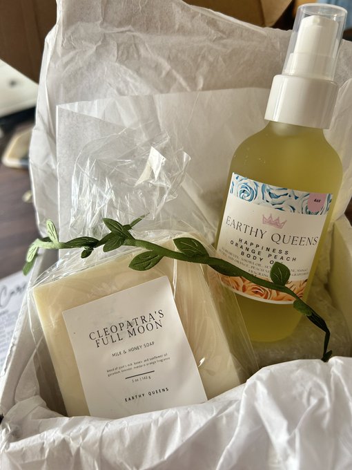 Got my wishlist gift in the mail! Everything smells so good! 😍 https://t.co/22AfbVqvXU<a href="/tag/asian"class="tags"><span>#asian</span></a><a href="/tag/asianfeet"class="tags"><span>#asianfeet</span></a><a href="/tag/asiandomme"class="tags"><span>#asiandomme</span></a>