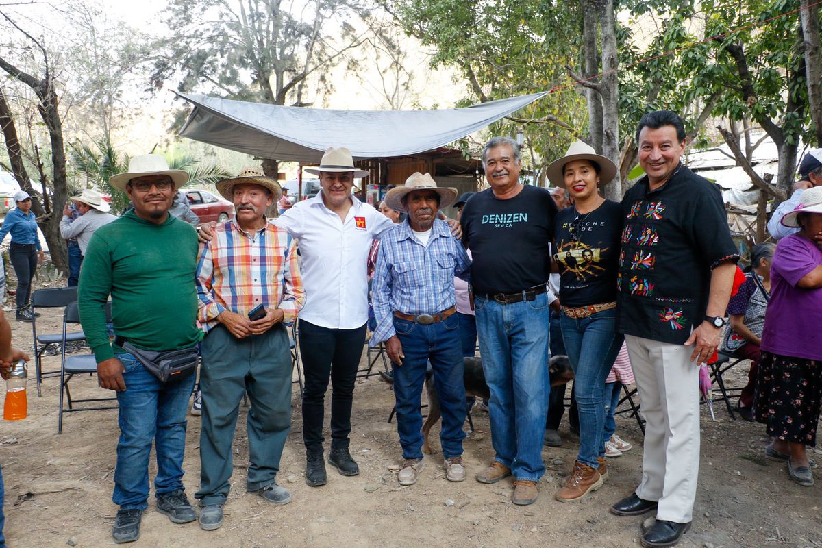 ¡Acompañemos juntos al candidato Francisco Téllez Sánchez en su camino hacia el cambio en el Distrito 02 Zacualtipán! Con el #PlanC y la firmeza de la 4T, #PodemosHacerlo realidad. ¡Únete al movimiento por un futuro mejor! 🌟