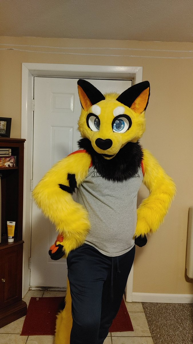 🎶Blue eyes. Baby's got blue eyes.🎶