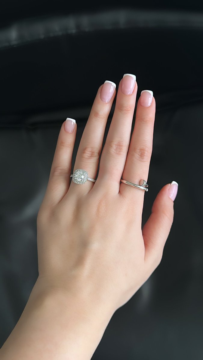I said yes 😭💍❤️