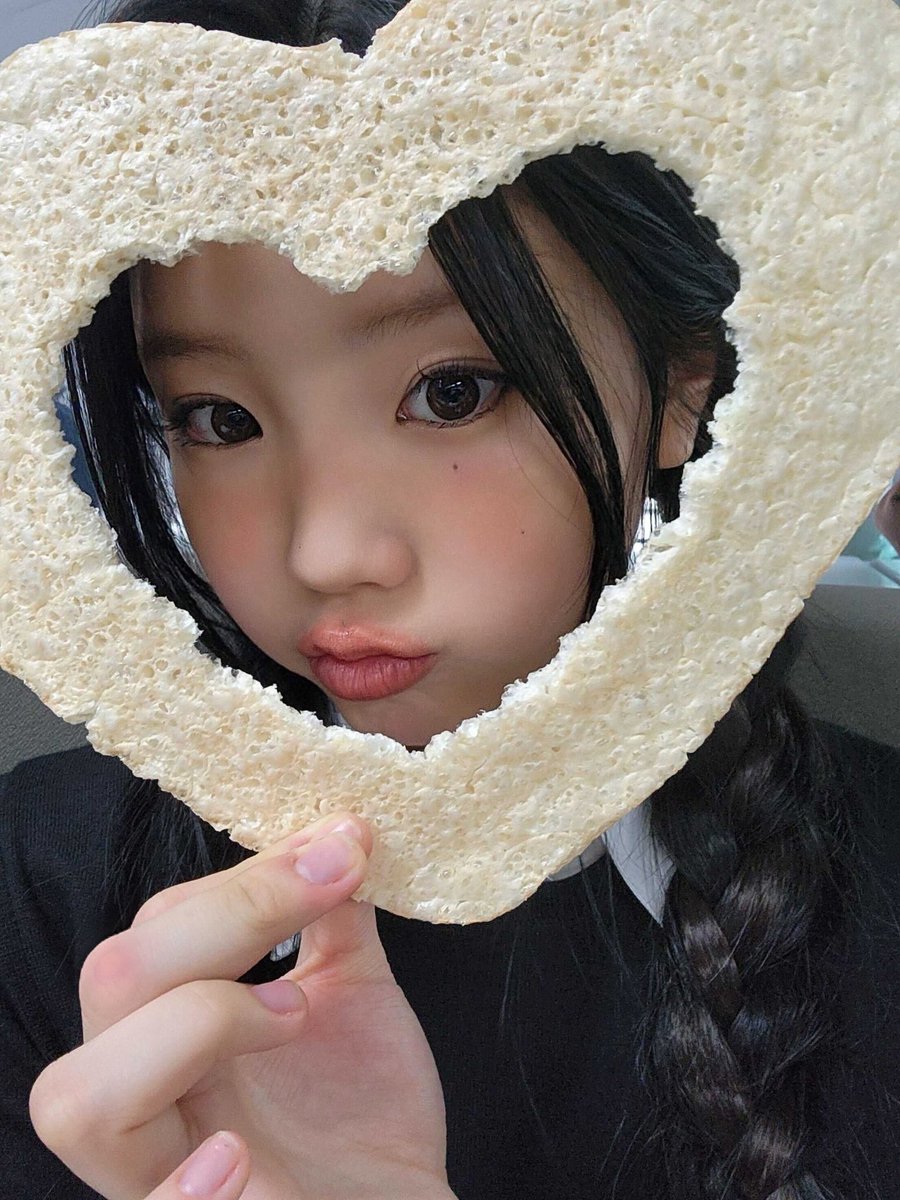 ILLIT_twt's tweet image. 💟오늘도 화이팅팅탱탱볼~💟 

#ILLIT #아일릿 #WONHEE #원희