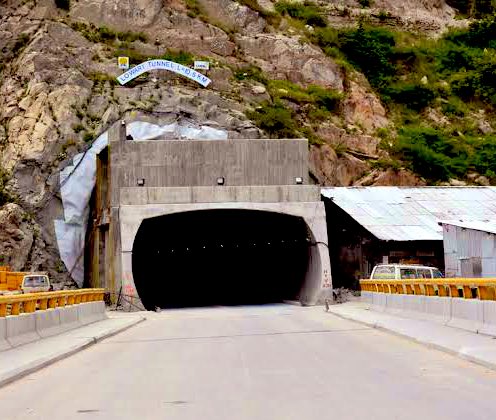 #LowariTunnel, is carved in the HinduKush mountain range under the Lowari Pass. 📍KhyberPakhtunkhwa 🚥It is operated by the National Highway Authority and is around 10 kms long. 🔨The tunnel was constructed by the South Korean 🇰🇷company named Sambu. #ExplorePakistan 🇵🇰🇵🇰