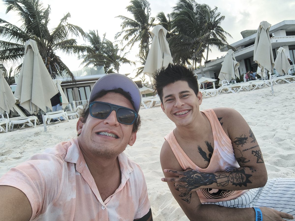 MarkimiR9's tweet photo. @bracorez porque podemos un día más en playa del Carmen. https://t.co/aGAM7Sonmz