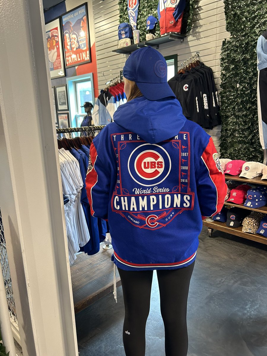 Fly the W, but also look at this SUPER COOL JACKET I got today at Wrigley 🤩 Rainy opening day win. Go @Cubs go!