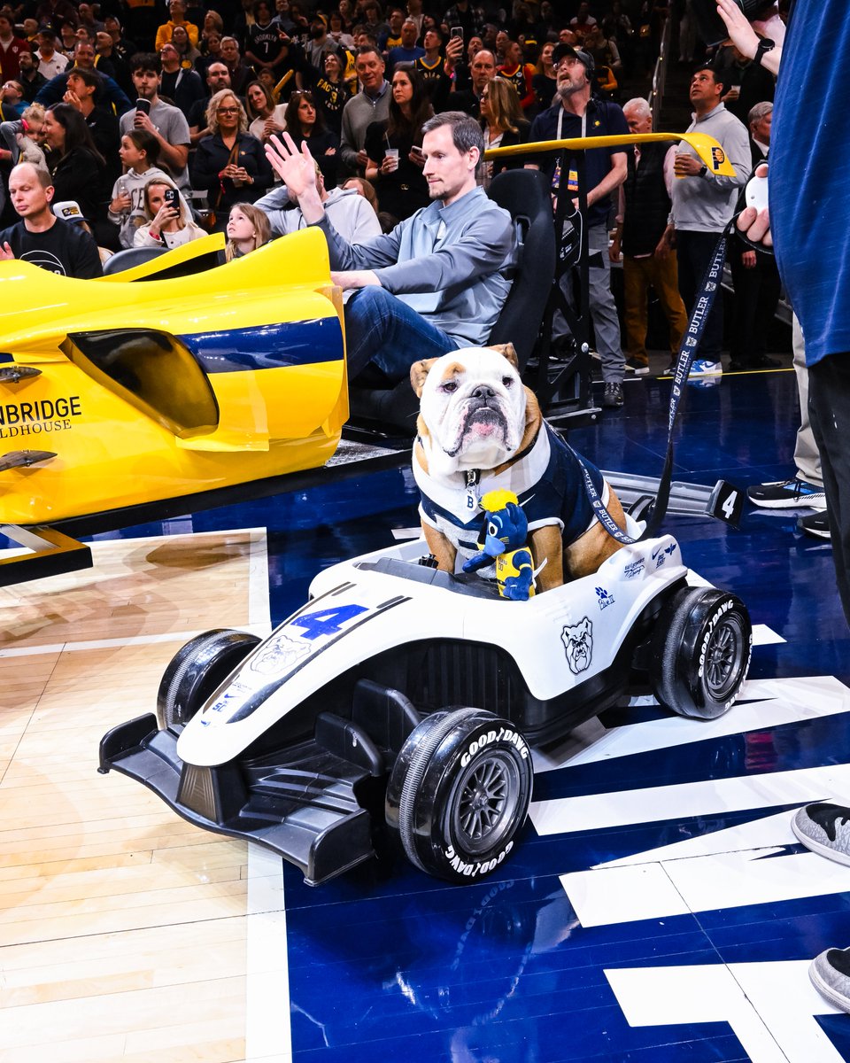 great to have former @ButlerMBB star Matt Howard and @TheButlerBlue here to get the crowd Revved Up ahead of tonight's game 🐶🙌