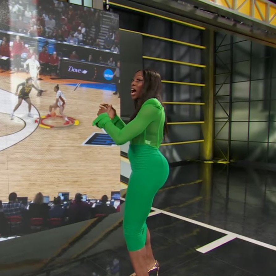 27inchZenith's tweet photo. I'm not religious, but God bless Chiney Ogwumike. https://t.co/dU3LMyt9gq