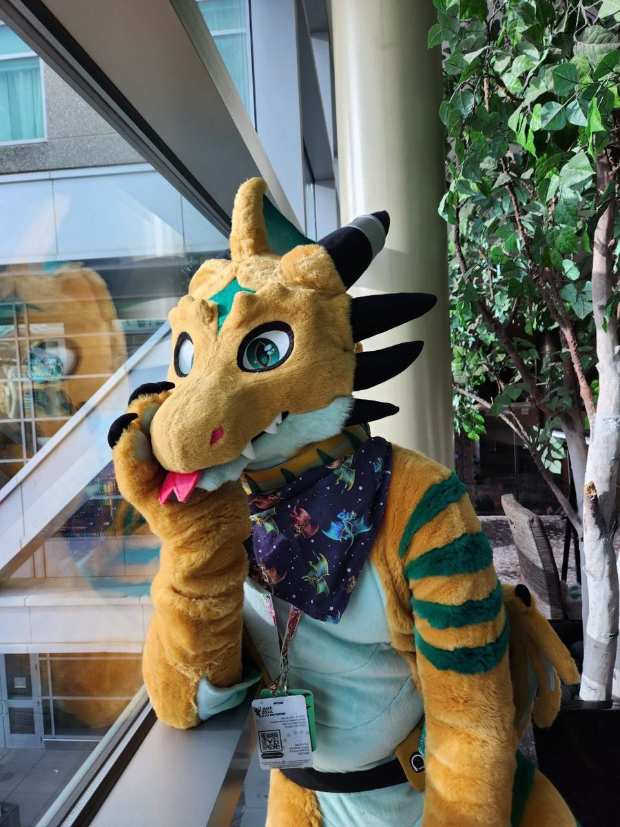 Setrahn's tweet photo. Quote RT with your green-eyed fursuit! 🐉 

#furry #fursuit #dragon

🪡 @StarcaneArts 
📸 @ silver-dragon on the sky app https://t.co/j2dS6LUbRk