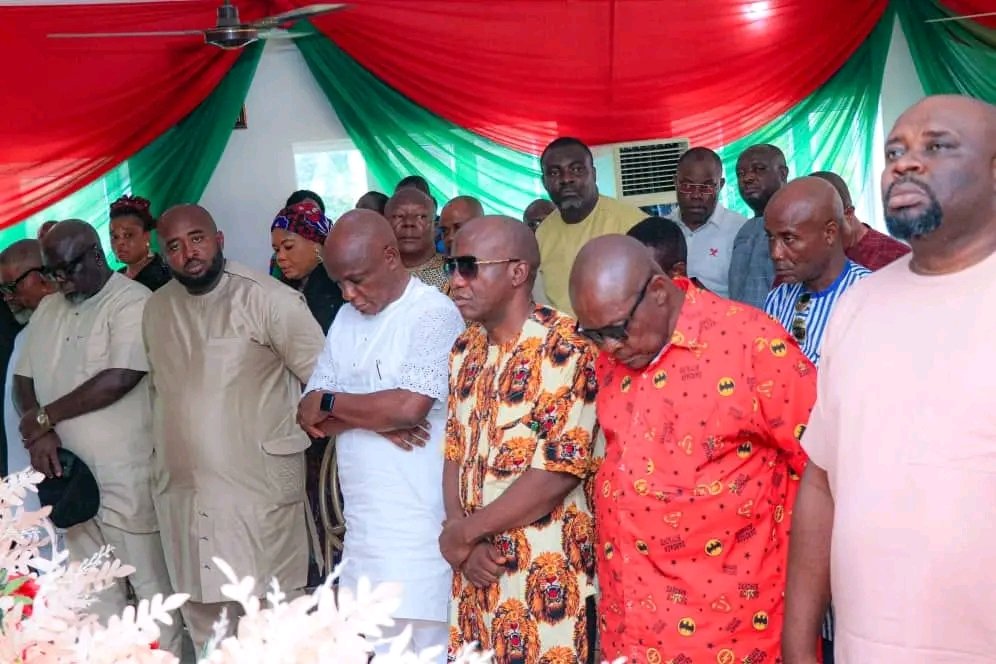 Prominent Abia PDP Chieftains Abandon Party, Move To APC Prominent amongst them are former Chief of Staff to former Governor Okezie Ikpeazu Professor A.C.B Agbazuere, Barr. Eze Chikamnayo, Elder Godwin Nna, Hon. Uzo Azubuike, Chief Eze Nwanganga, Chief Sam Nwogu, etc