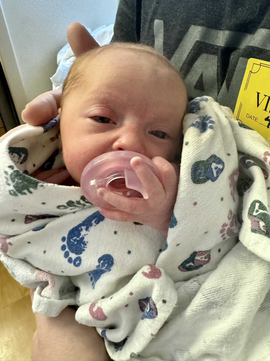 CorinnaWadexo's tweet photo. Somebody get this kid in some Chargers gear quick! ⚡️🏈

Welcome to the world and the life of a Charger’s fan, to mine and @dantalkssports new baby girl. 🥰🥹 https://t.co/2ChegCi3Gk