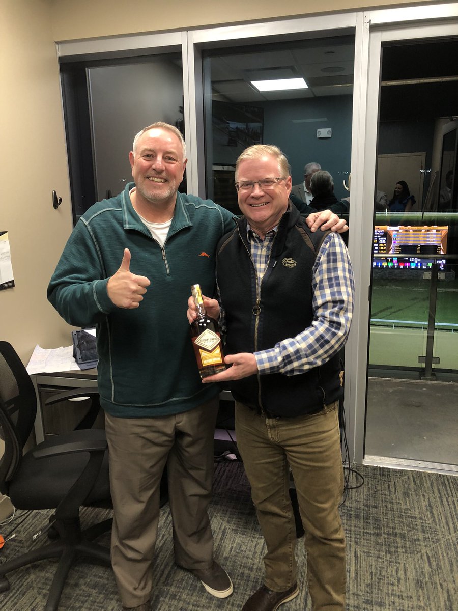 With the big news that @TurfwayPark announcer @TonyCalo5 will also be working @ChurchillDowns & @EllisParkRacing I officially welcomed him to the Commonwealth with a bottle of @KentuckySenator 🥃 Congratulations Tony! “And therrrrrre they go!” 🏇🏽