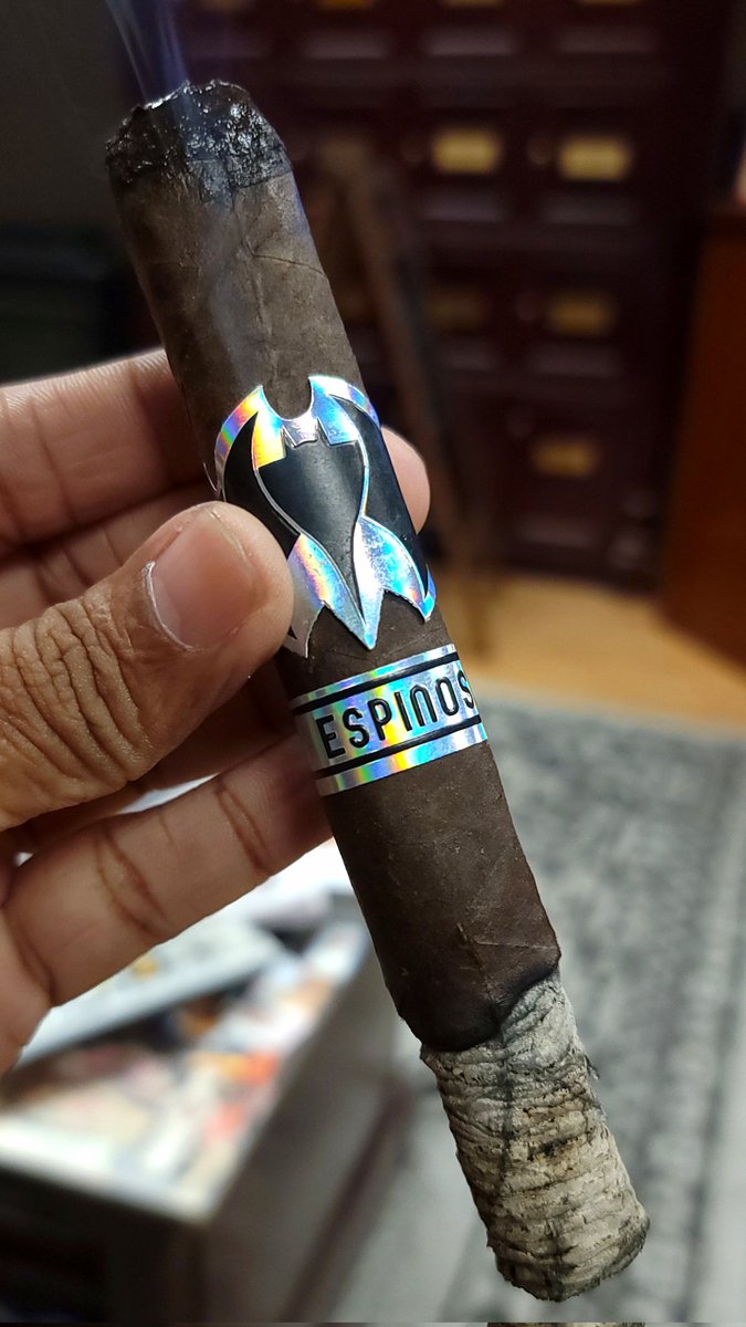 A tasty treat @EspinosaCigars Murcielago #cigars #botl