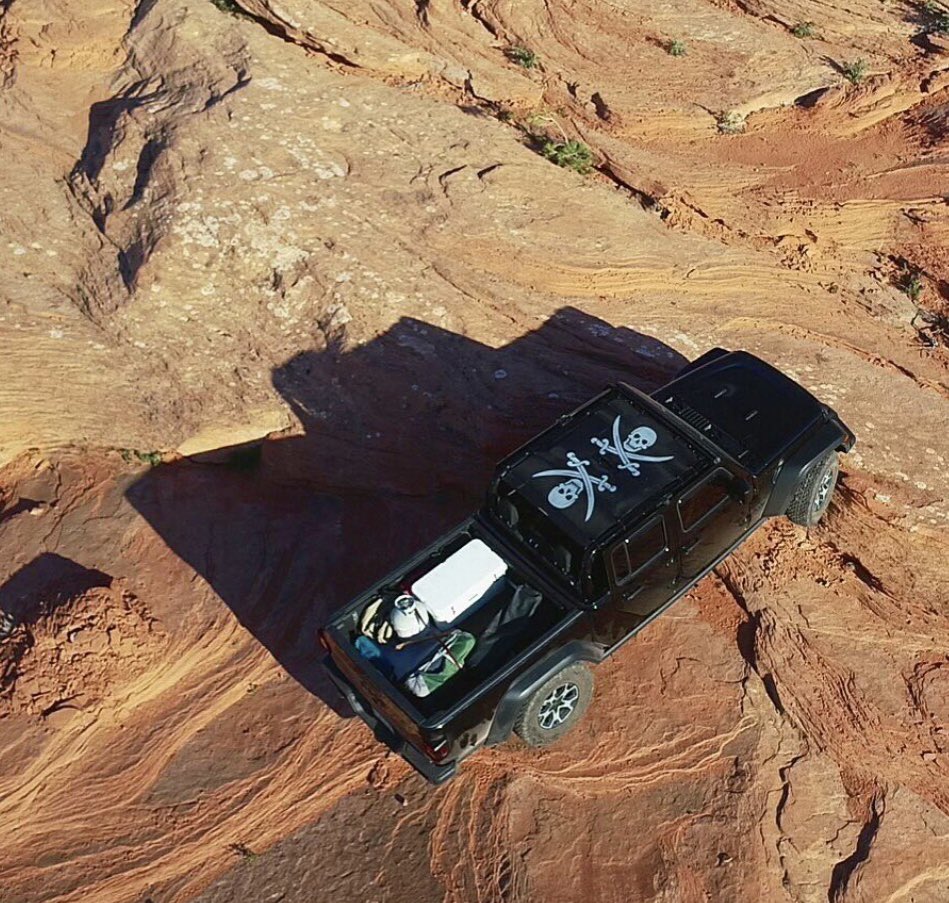 SpiderWebShade's tweet image. Wow 🤩 Our custom printed shadetops always come out so good! It’s warming up, so stay shady with a custom printed @spiderwebshade shadetop of your own today! 😎What would you get printed on yours? 👀Comment below 👇 #spiderwebshade #shadebrigade #swsrepost #customprinted #pirates