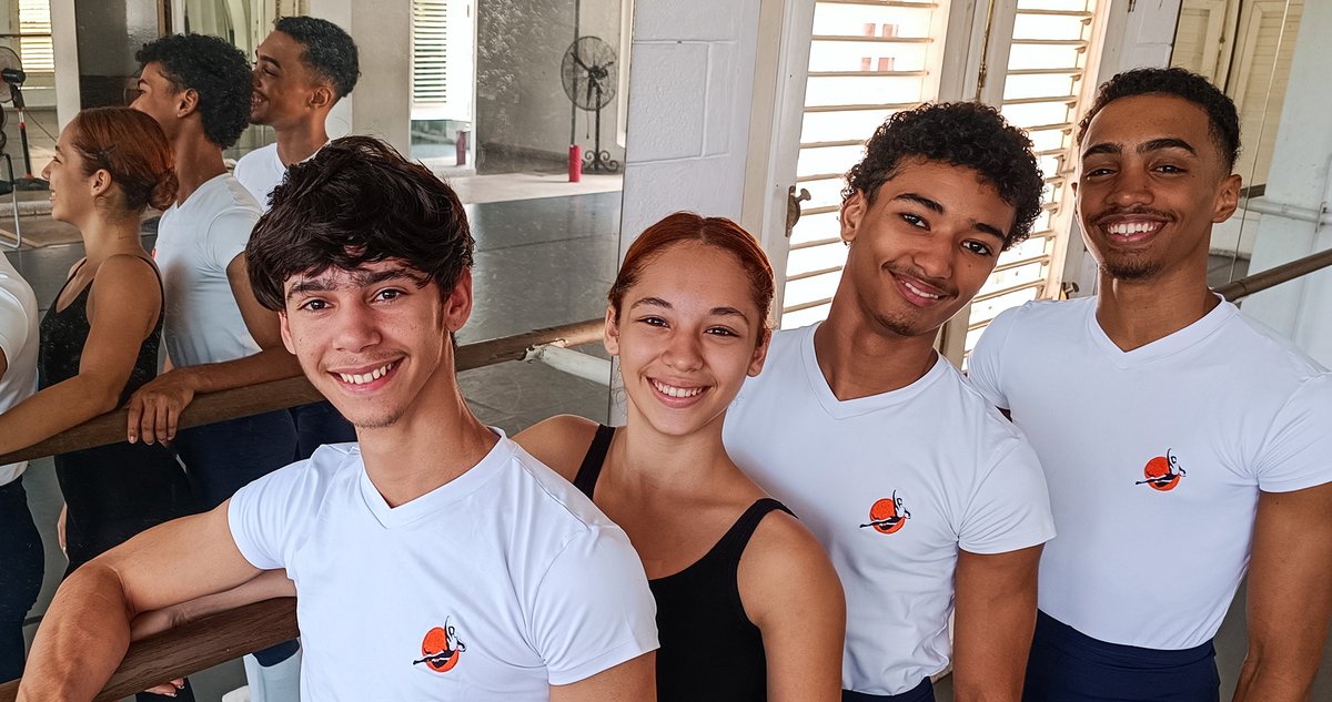 Cuatro estudiantes de la Academia Acosta Danza fueron premiados en el XXIX Encuentro Internacional de Academias para la Enseñanza del Ballet, en La Habana. Los jóvenes, que cursan el 2do año de nuestra escuela, compitieron en el Concurso Coreográfico Internacional.