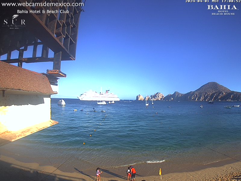 Así esta primera tarde de abril desde #CaboSanLucas #BCS ⛵️ Temperatura actual: 24° C.

Vista Playa El Médano, vía @BahiaCaboHotel #BajaCaliforniaSur 

Para ver en tiempo real: 
webcamsdemexico.com/webcam/playa-e…