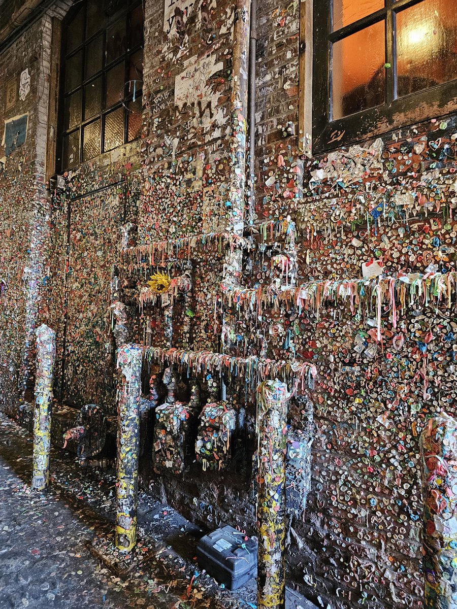 Thank you all for dropping by during sakuracon!! It was super fun and also the foods in the city is delicious. (Not eating the gum wall though but it's so cool!) Will try to be back 🥹🤞🤞