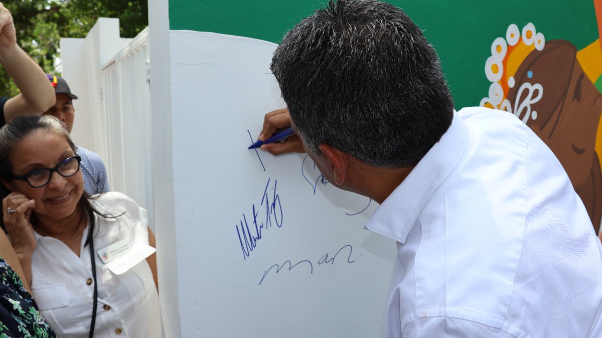 unitedwaypanama's tweet image. Candidatos presidenciales suscriben compromisos en favor de la niñez y adolescencia en Panamá.
Conoce más en:
instagram.com/p/C5PP2l0PUhj/…
#UnitedWayPanamá #Elecciones2024 #CandidatosPresidenciales #GanchoPorLaNiñez #VotaPorLaNiñez #ComprometidosConLaNiñez #MejorEducación