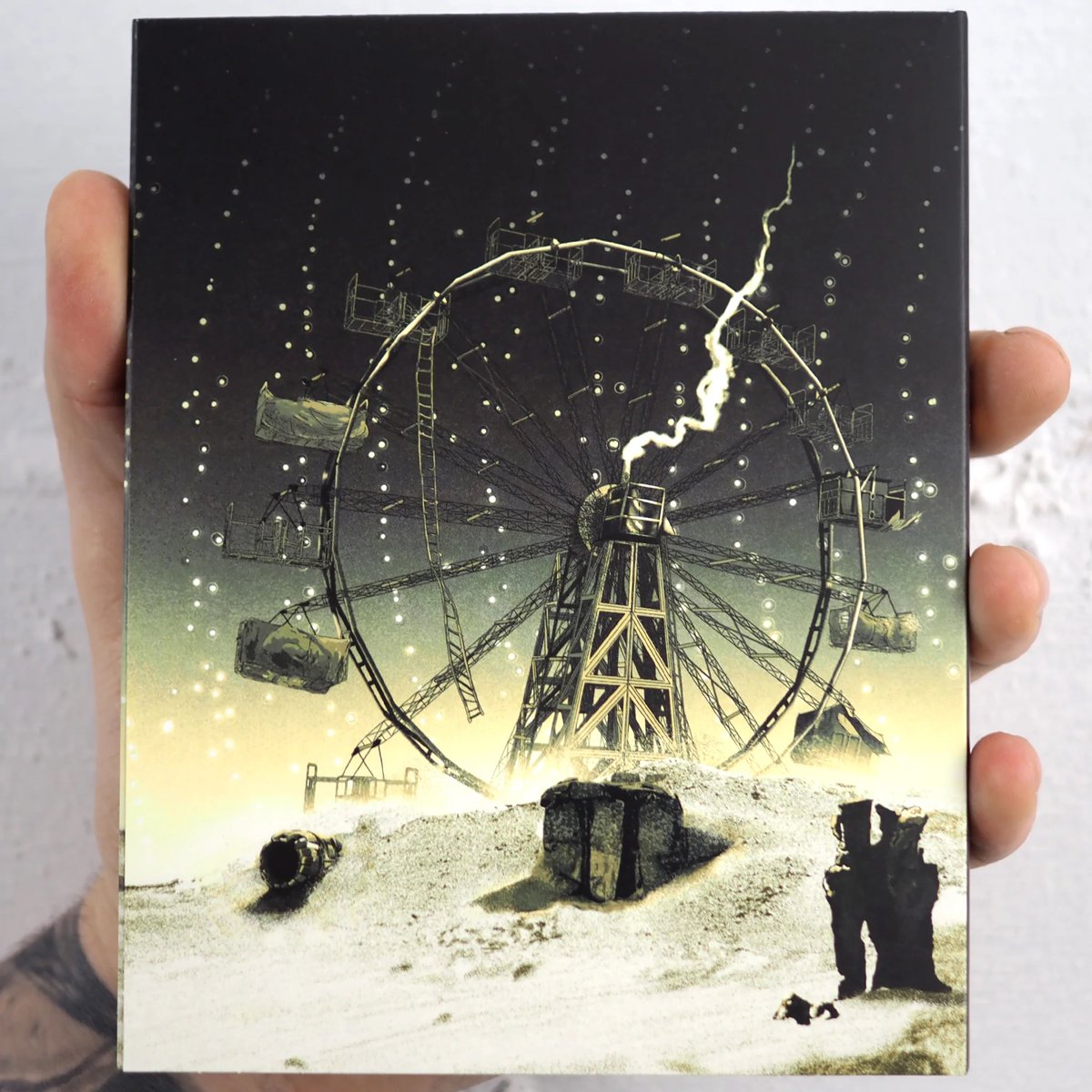 somefaveprod's tweet image. ***ANNOUNCEMENT***

Now available to order on the @VinegarSyndrome website from @ocndistro #PartnerLabel @DeafCrocodile: #KinDzaDza! (1986)!

@disc_connected and @wdodson52 are honored to have contributed to Kin-Dza-Dza! from Deaf Crocodile!