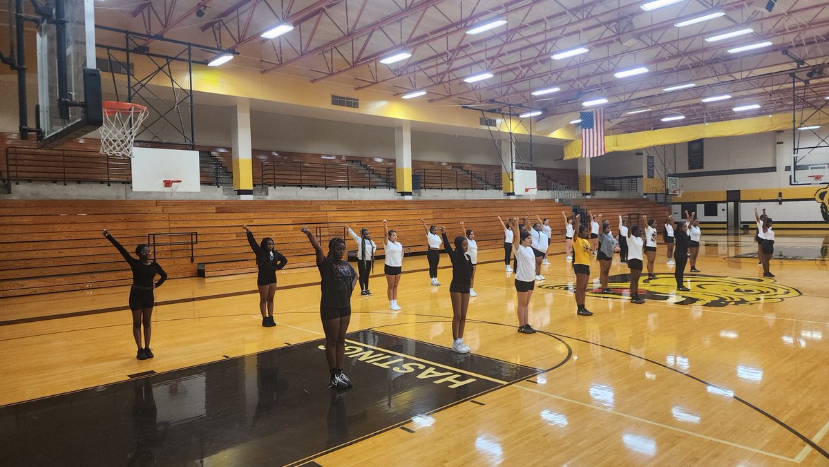 Cheer tryouts in full effect! We look forward to seeing you BRING IT! GO BEARS!! 🖤💛🐻 <a href="/AliefHastingsHS/">Alief Hastings HS🐾</a>