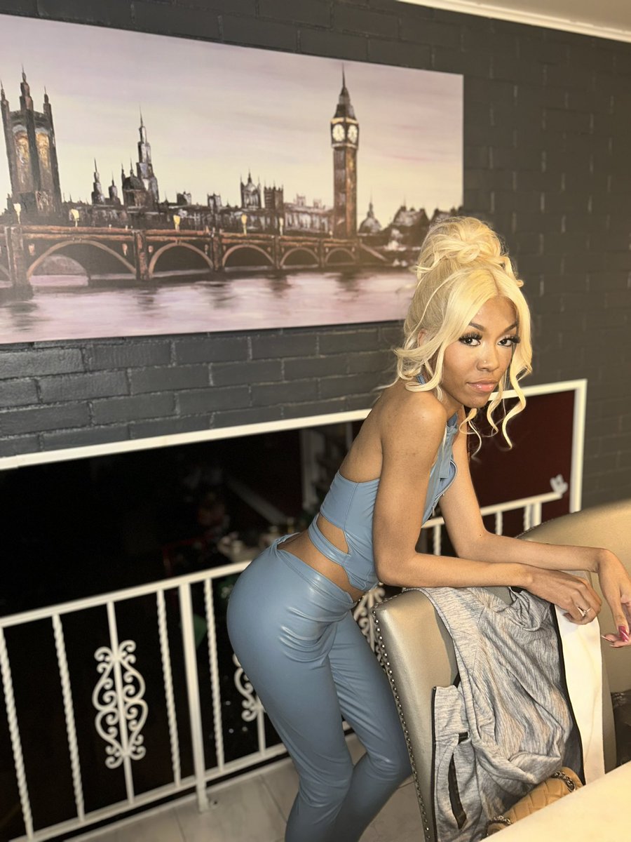Top shelf, you can’t reach her. 💙