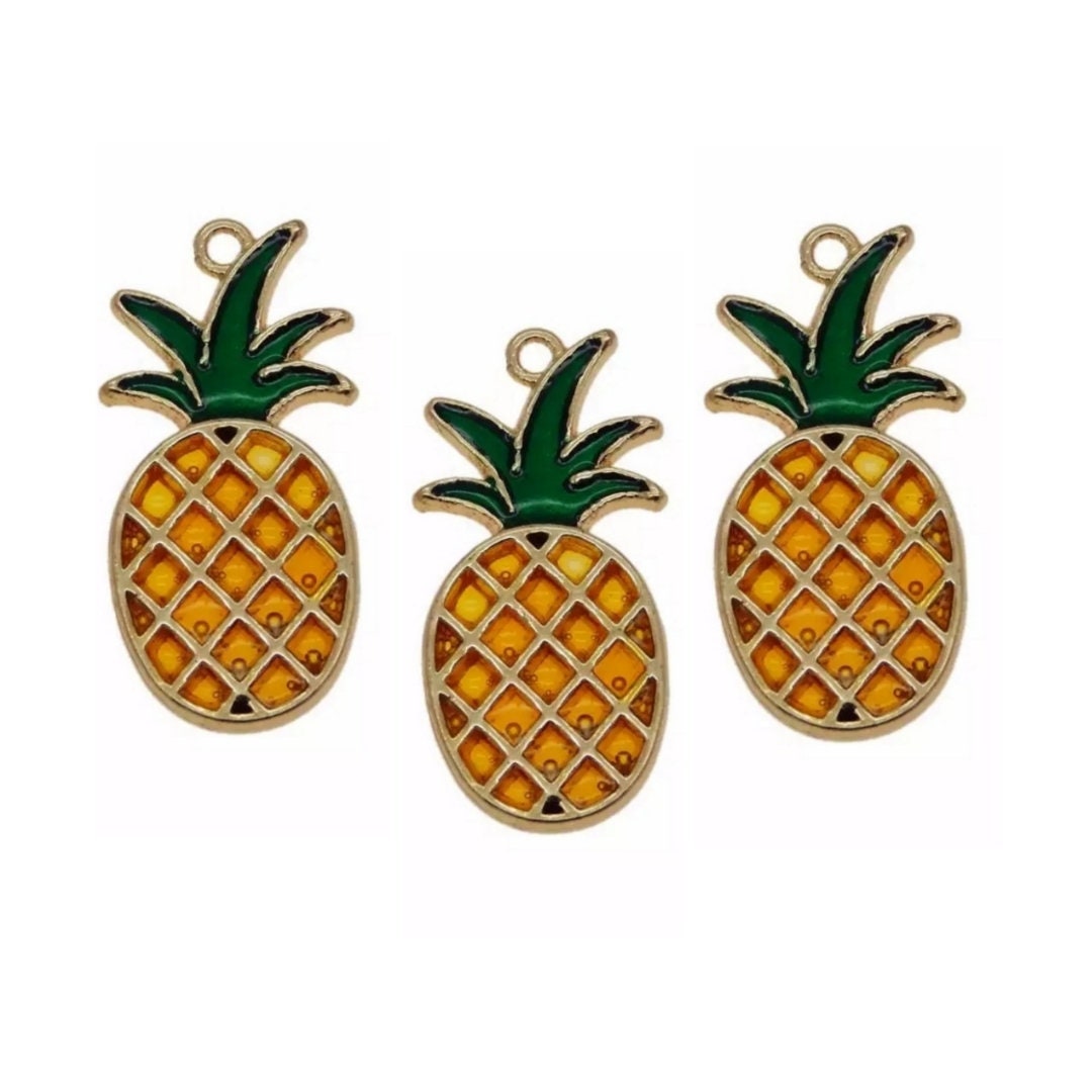 Pineapple Jewelry Bracelet Necklace Charms tuppu.net/a119730b #handmadecandles #Warehouse1711 #candlemaker #explorepage #dtftransfers #aromatheraphy #glitter #candleoils #EpoxyCharms