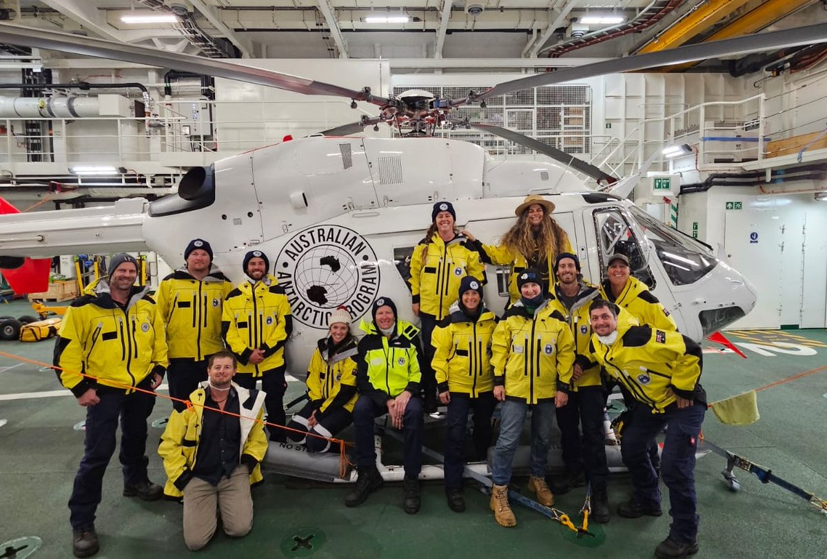 What a crew! 😍 Watercraft operators on V3 gathered for a pic with a machine they don’t see much of, a helicopter! These specialists are vital to our resupply efforts. Their job includes monitoring the fuel lines and moving cargo from ship to shore. 🚢 📷 Rebecca Tite