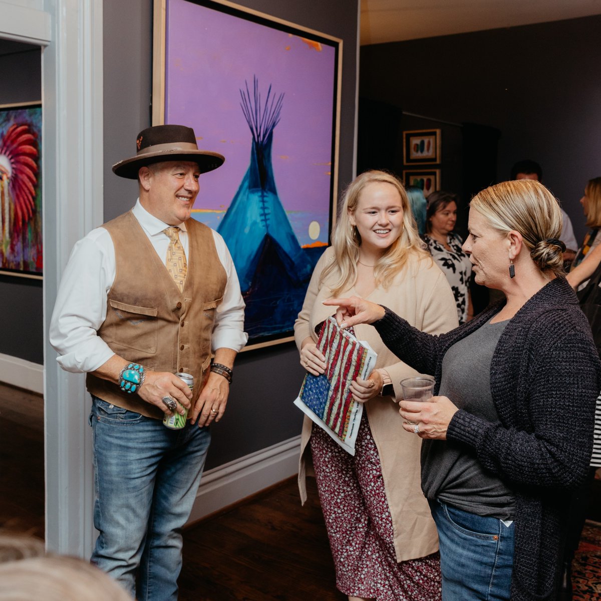 ParkWestGallery's tweet image. Hurry! Time's galloping away! 🕒 Saddle up and lose yourself in the wild allure of the American West with Tim Yanke's mesmerizing art at the Lake County Museum of Art 🎨 Catch a glimpse of the untamed beauty before it rides off into the sunset on April 6th! 🌅 #TimYanke