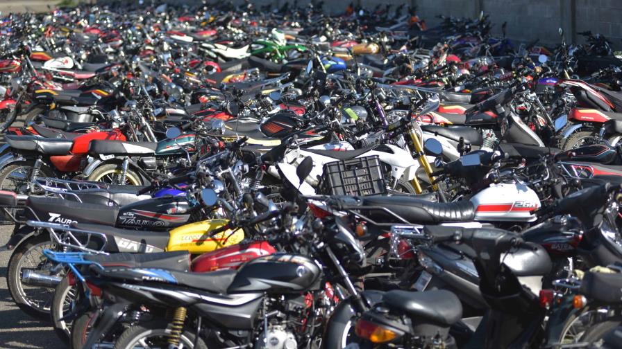 DiarioLibre's tweet photo. 🏍️|#CiudadDL| Digesett retiene más de 3,000 motocicletas durante Semana Santa 2024
🔗https://t.co/kFHgM36h6Q
#DiarioLibre #Digessett #SemanaSanta #Motocicletas https://t.co/uhNlJ8zGWL