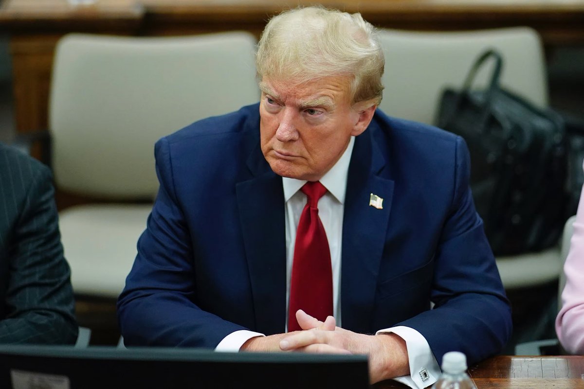 AFpost's tweet image. Trump posts $175 million bond in NY civil fraud case.
Follow: @AFpost
