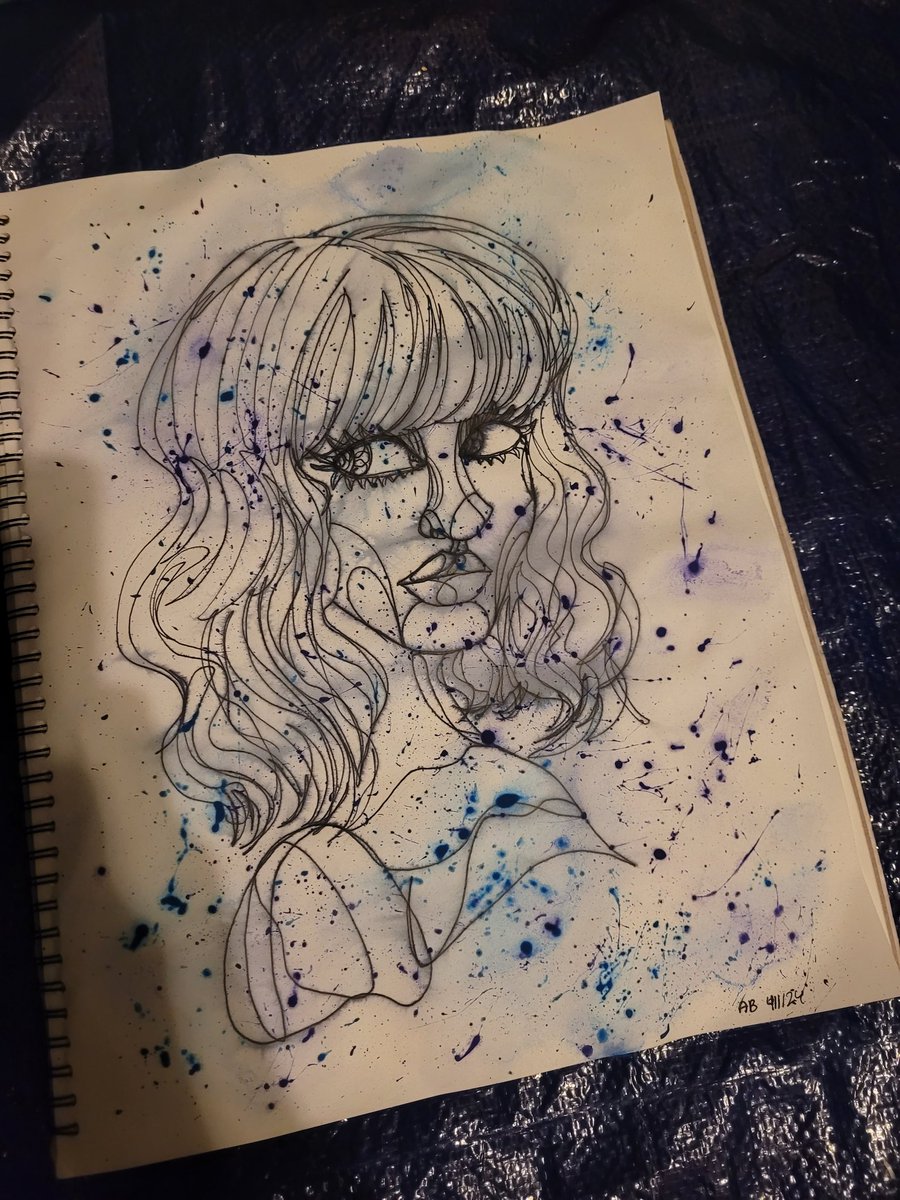 Ashley99169640's tweet image. Decided to do some line art and some paint splatter 💜💜💜
#artist #paintart #paintsplatter #lineart #myownart
