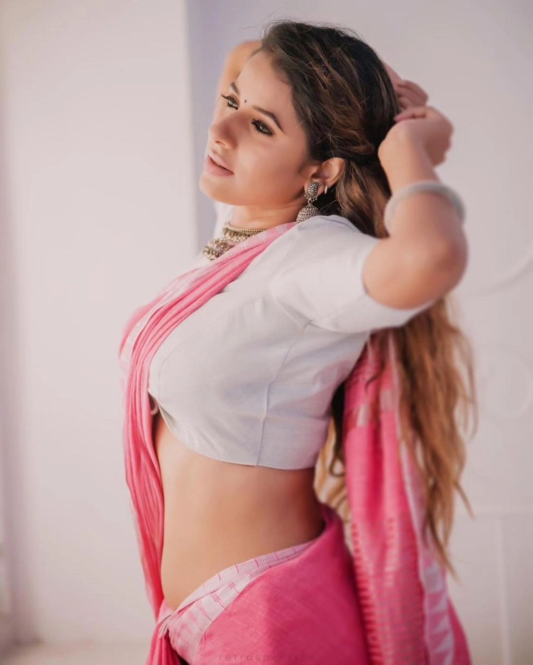 GKHrKnBb0AA6t65?format=jpg&name=large