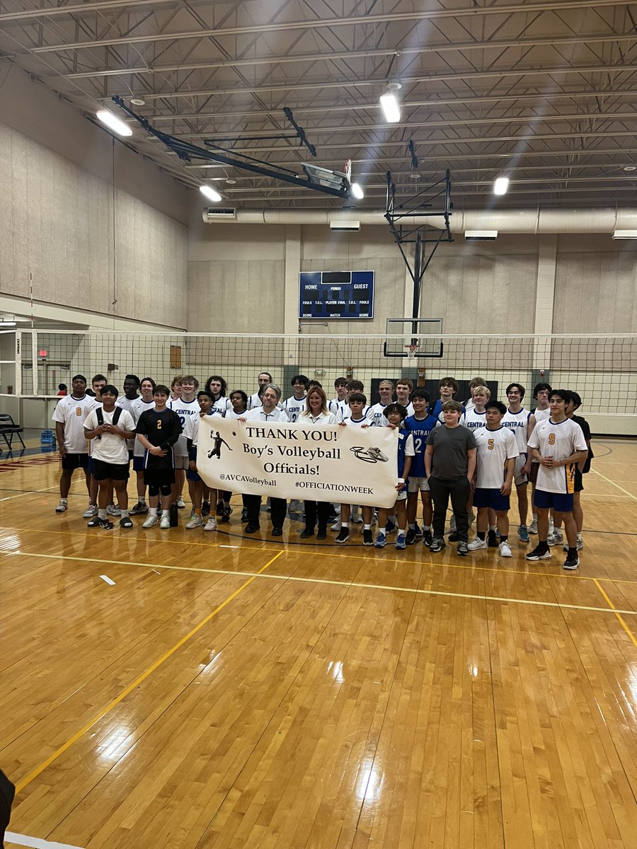 Boys VB get the 3-0 win vs Lincoln Prep. And LP recognizes the officials after the game ! <a href="/MSHSAAOrg/">MSHSAA</a> <a href="/CHS_Indians/">St. Joe Central HS</a> <a href="/DCLau5/">David Lau</a>