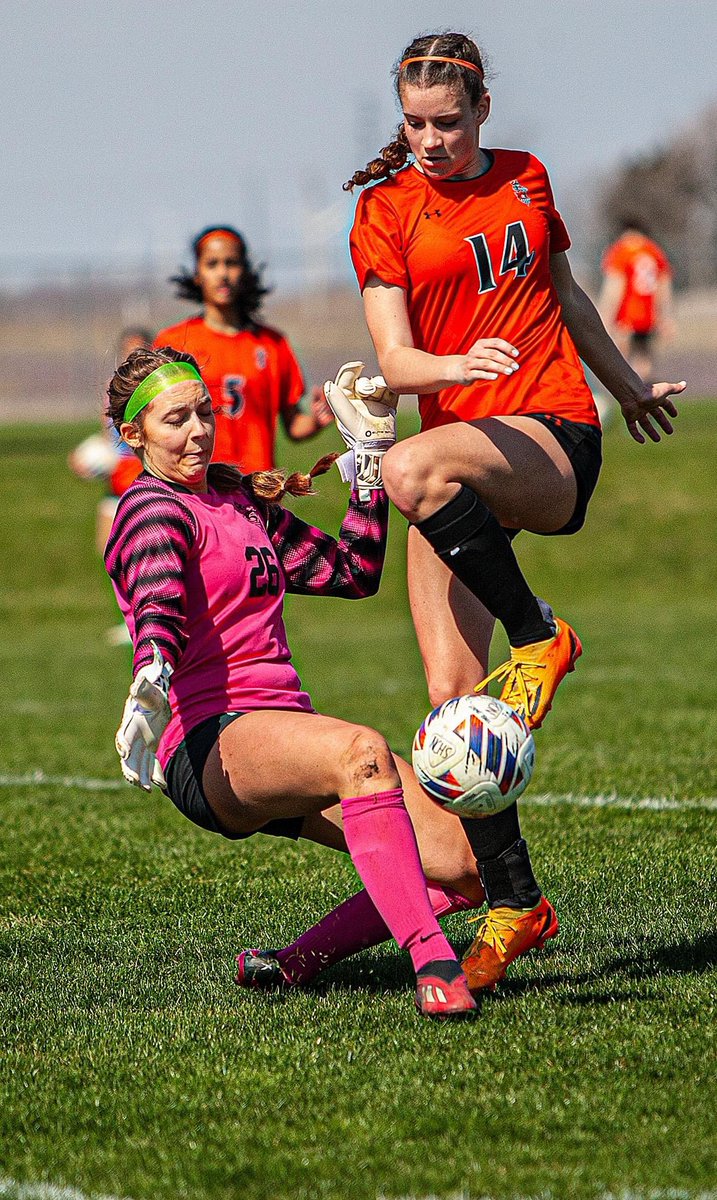 SarahThomps14's tweet photo. INTERCITY CHAMPS‼️‼️ On Saturday we beat Normal West (5-0) i had one goal and one assist! Tonight we beat Bloomington 7-0! 
@LadyIronSoccer https://t.co/dDiZ8PCbG7