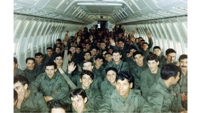 Un 2 de abril más recordando a los héroes de Malvinas 

Esos pibes que tuvieron que aprender a sobrevivir, antes de vivir. Esos pibes que fueron a una guerra antes de tener una novia 🥺

Fueron, son y serán ARGENTINAS 🇦🇷