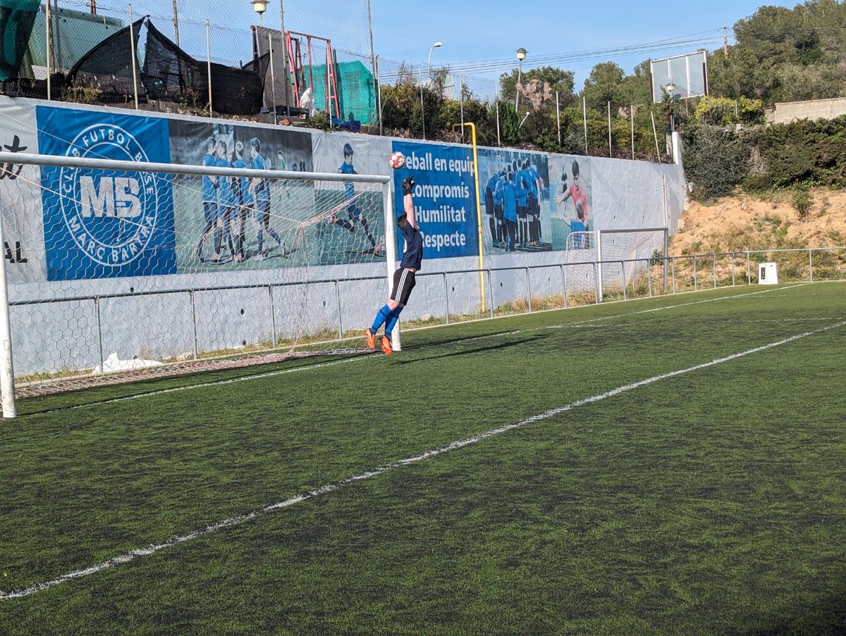 ClubOhioSoccer's tweet photo. Nick Ell from the West 08B Green Team, coached by Colin, represents Ohio ODP and takes on international teams while receiving top-notch training from Espanyol coaches. Talk about an amazing opportunity! โฝ๏ธ
#soccer #Spain #ODP #ClubOhioWest #ClubOhioSoccer #YouthSoccer #OhioS... https://t.co/5npXkJIjRh