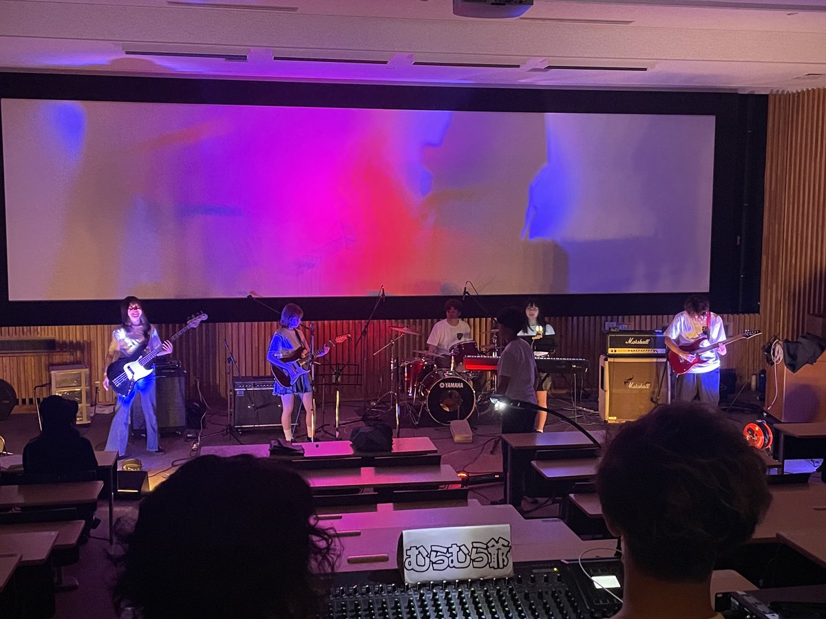 今日はよろずやですね‼️フォークソング部も参加いたしますのでみなさんよろしくお願いします‼️‼️‼️☺︎

（去年の学祭の様子↓）