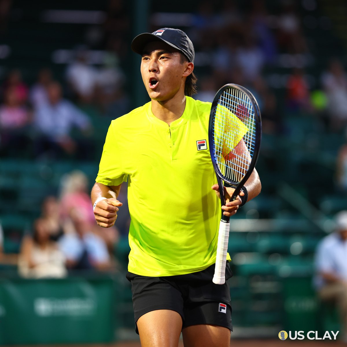 1st ATP win on clay 🎉 @rinkyhijakata defeats Eubanks 7-6(4), 7-6(2) taking out the No.5 seed. #USClay