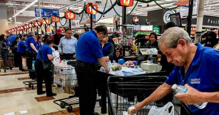 Este fin de semana, como muchos, re abastecí mi despensa en el supermercado. 
Me gusta ver los avances tecnológicos de las empresas y, como en varias ocasiones, para pagar, use una caja automática.  
Todo bien hasta… (texto en foto)👍
<a href="/INAPAM/">INAPAM</a> #inapam 
#empacadoresinapam