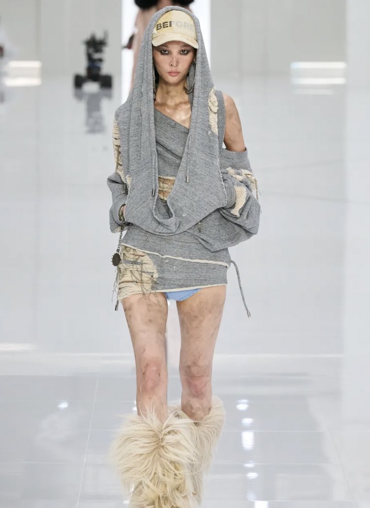 fendifaguette's tweet image. Doechii in Dsquared2 fresh off the runway. Her aesthetic makes so much sense with the brand, I hope the twins snatch her up.