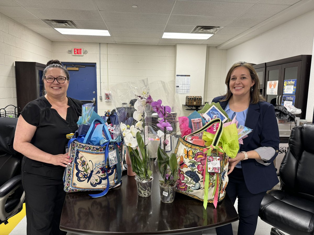 Happy Assistant Principal Week to our amazing AP’s <a href="/MoncadaMicaela/">Micaela Moncada</a> and <a href="/AVillanueva_AP/">Amber Villanueva</a>! We appreciate your hard work and dedication to our Sageland Community! Sageland ❤️’s YOU! <a href="/SagelandMicroES/">Sageland MicroSociety</a> <a href="/YsletaISD/">Ysleta ISD</a>